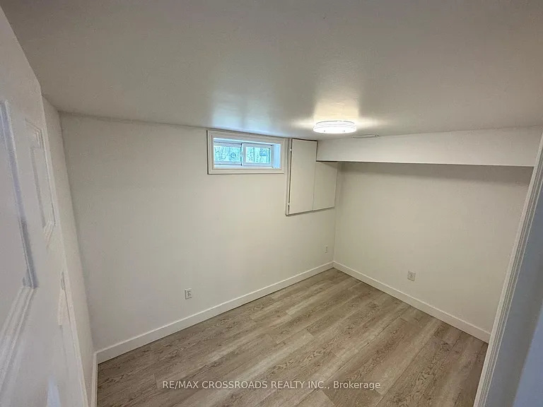 256 Birchcliffe Cres — Photo 7