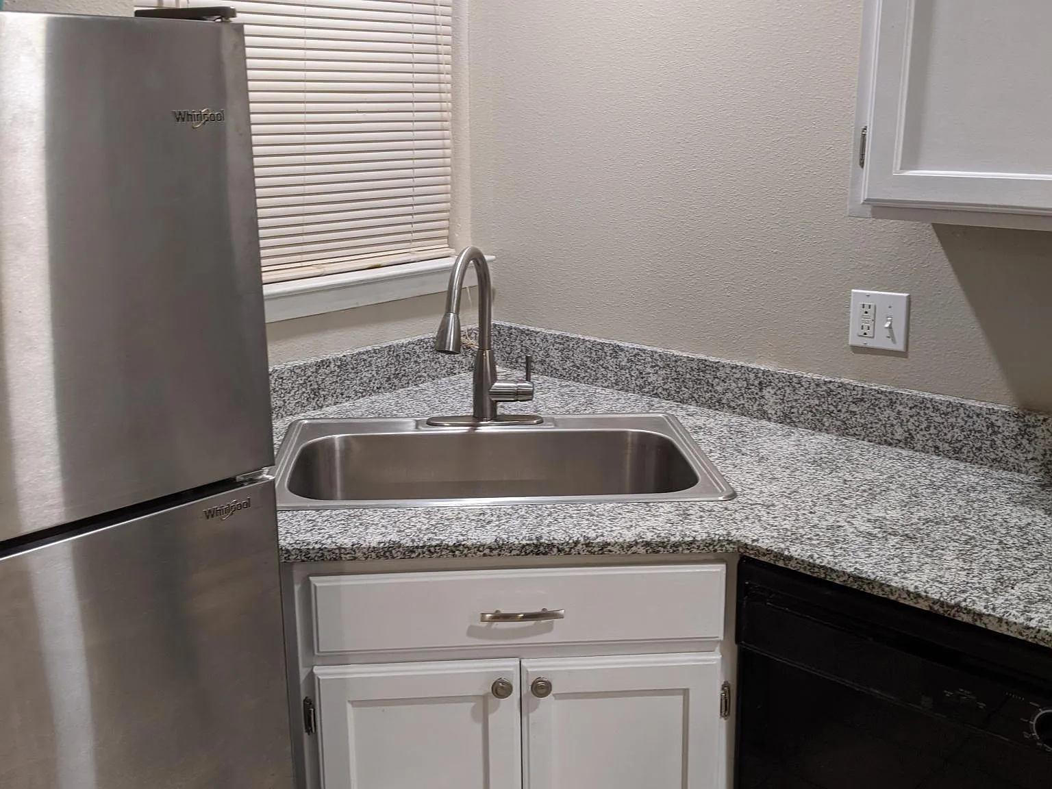 3 bed, 1.5 bath, 1040 sqft, $1,285 — Photo 2