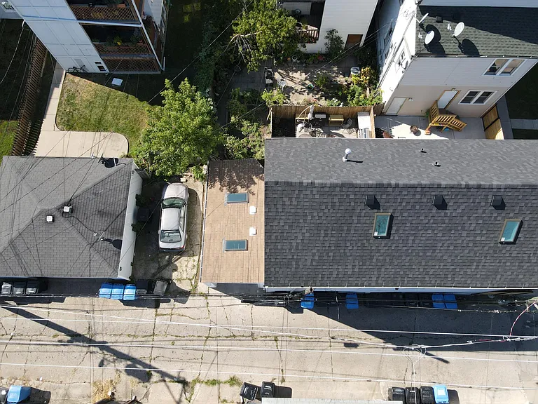 W School St — Photo 8