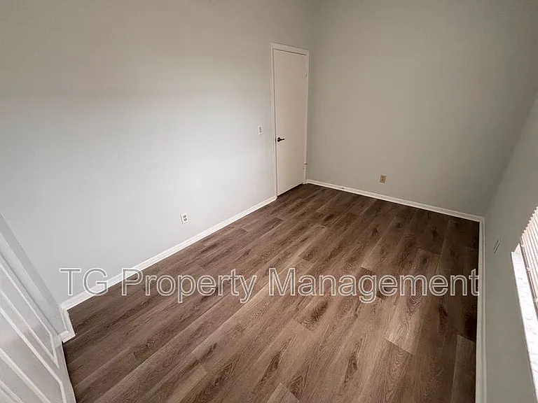 154 Governor St — Photo 12
