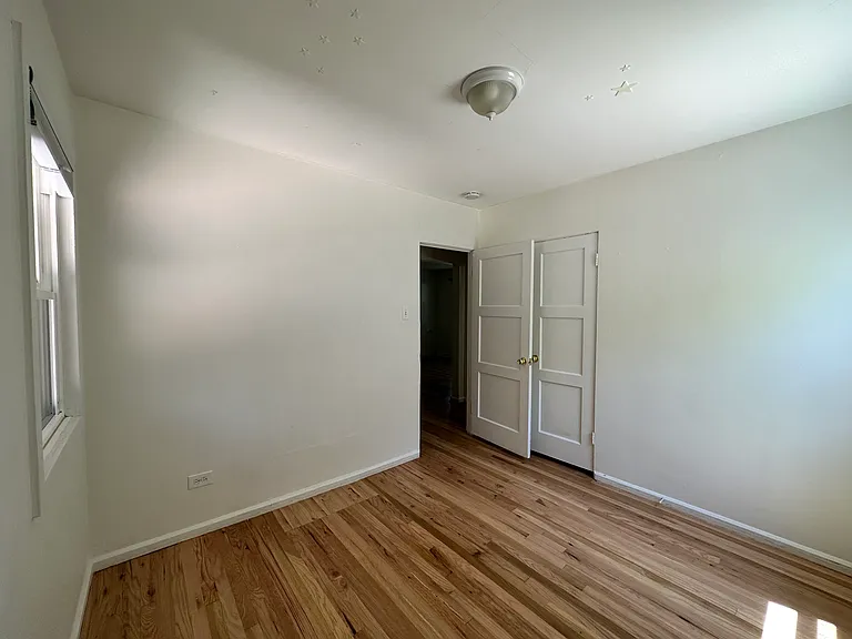 2633 S Race St — Photo 28