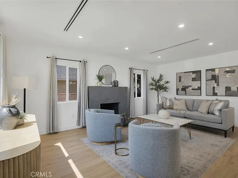 2115 W Clark Ave — Photo 3