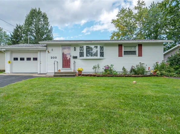 203 Sunflower Dr, Liverpool, NY 13088