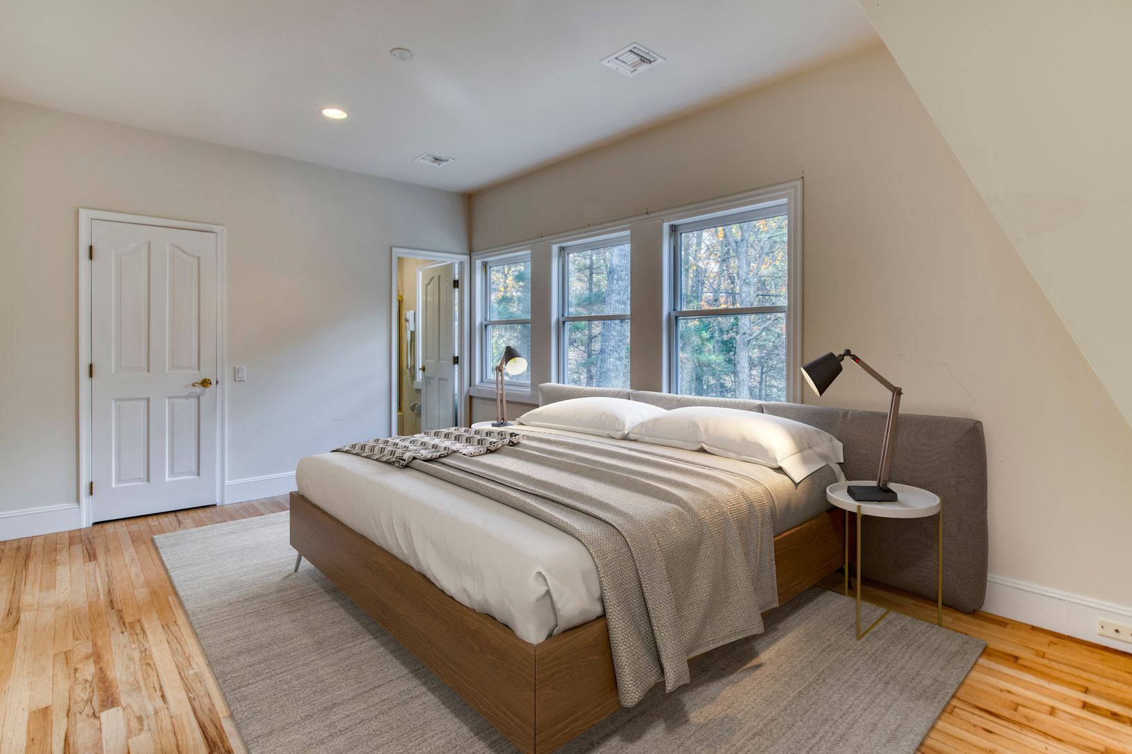  Large Bedrooms all ensuite bathrooms