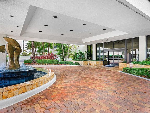 2nd image of 3400 S Ocean Boulevard #5k