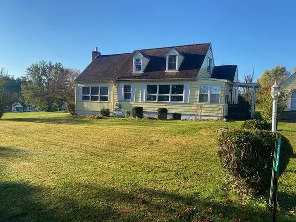 265 Carnation Ct E, Mount Pleasant, PA 15666