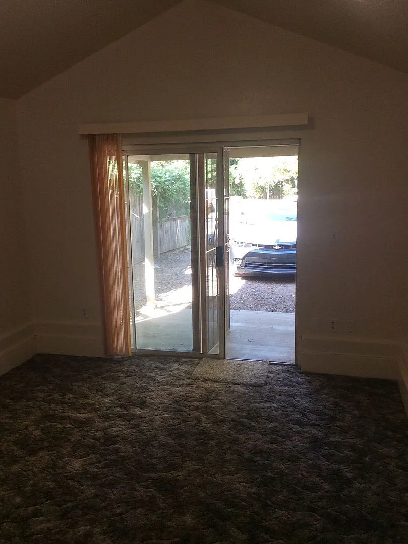 247 W 2nd Ave — Photo 3