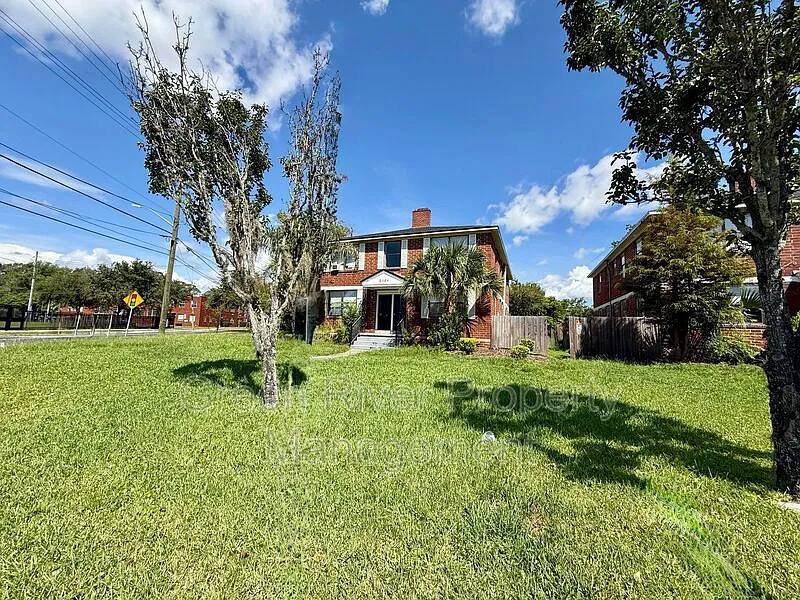 1 bed, 1.0 bath, 732 sqft, $1,300 — Photo 2