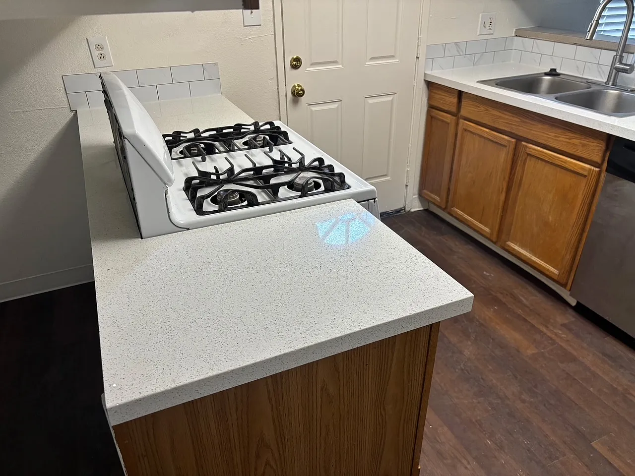 2 bed, 910 sqft, $1,498 — Photo 3