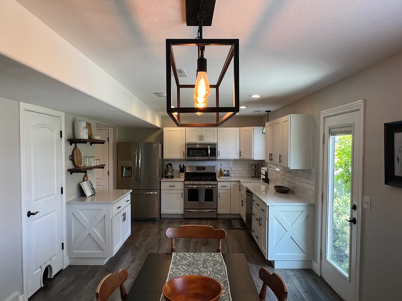 3 bed, 2.5 bath, 2163 sqft, $2,400 — Photo 4