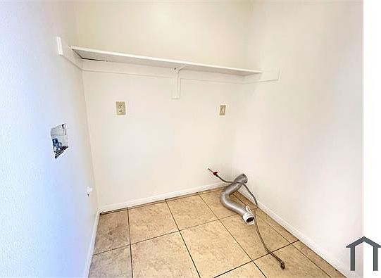 5th image of 10407 S Wilmington Ave
