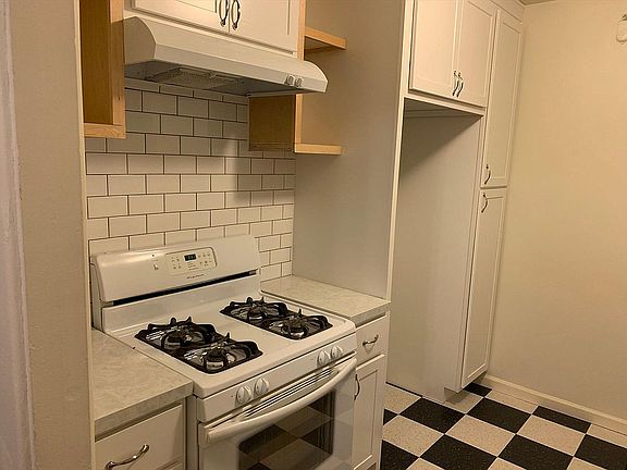 5th image of 515 E Latham Ave