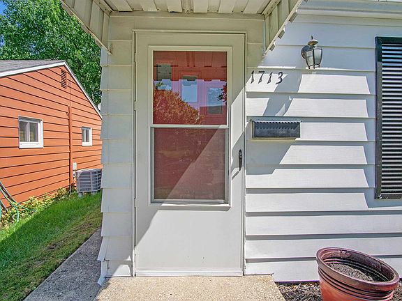 3rd image of 1713 E Fox St