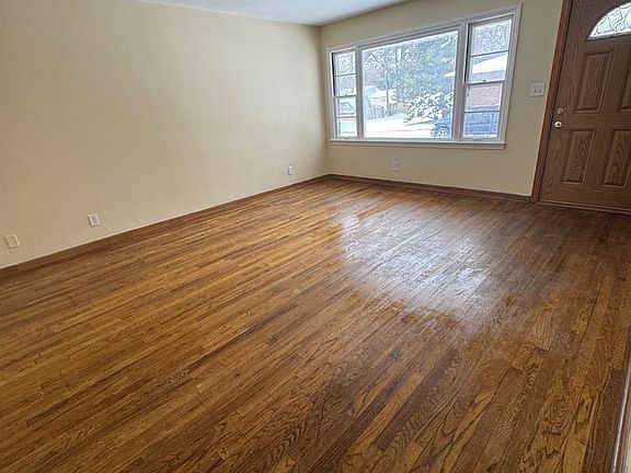 3rd image of 3204 Buckingham Dr