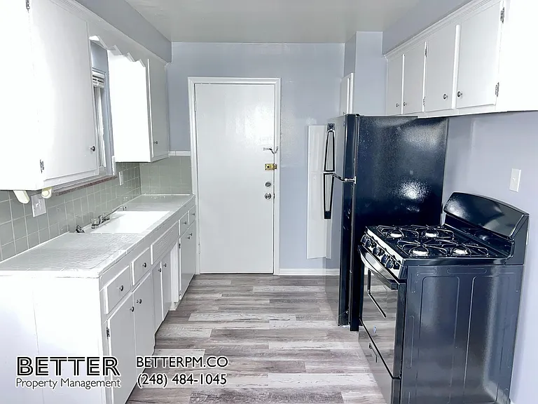 15321-15341 E Nine Mile Rd — Photo 2