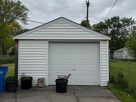 4th image of 13139 Sidonie Ave