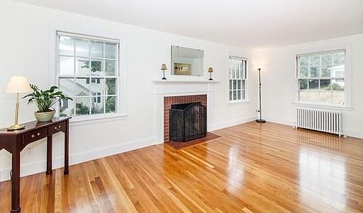 4th image of 40 Roberts Dr