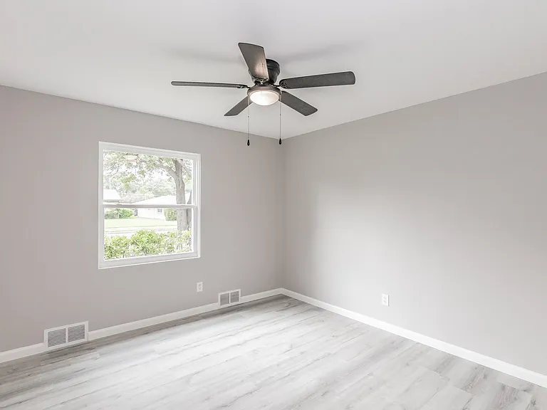 4015 Crown Shore Dr — Photo 41