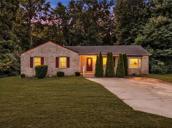 208 Locust St, Suffolk, VA 23434