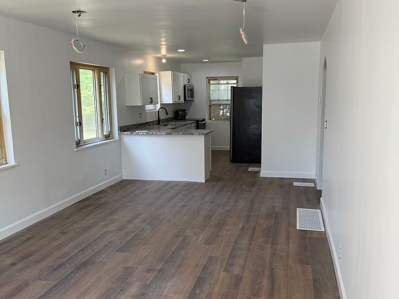 3rd image of 3849 Oak Crest Ave