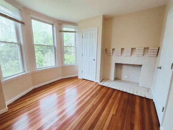 5th image of 2308 12th St #2NDFLOOR