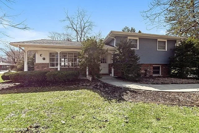 2031 Howard Ave photo 1
