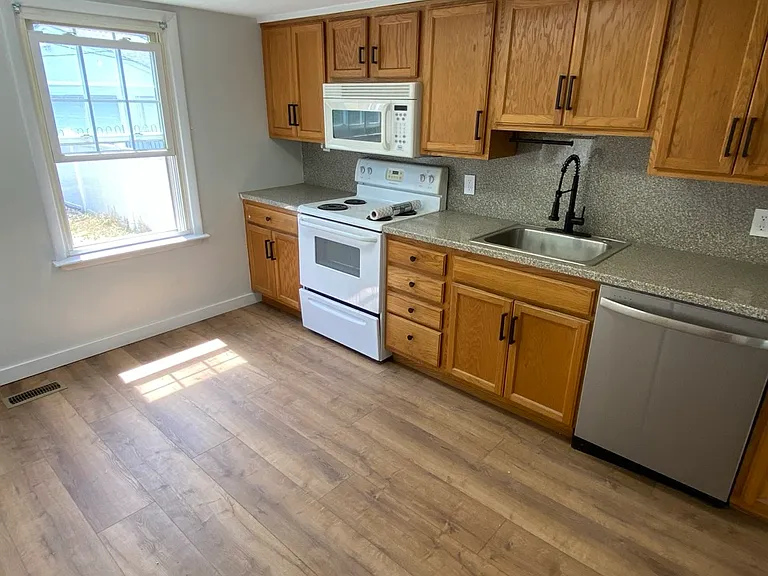 1902 Delaware Ave #B — Photo 6