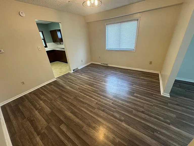 787 Jason Ave — Photo 4