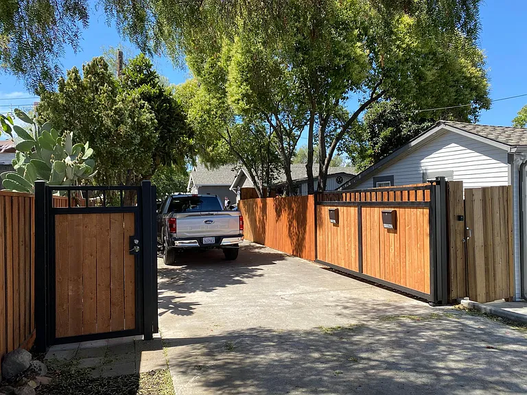 1729 E San Antonio St — Photo 12