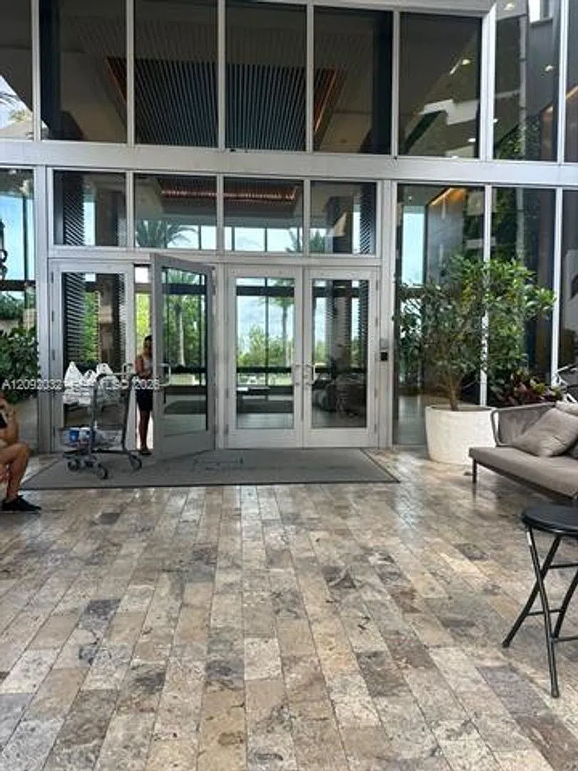 16385 Biscayne Blvd cu-2606, North Miami Beach, FL 33160 — Photo 4