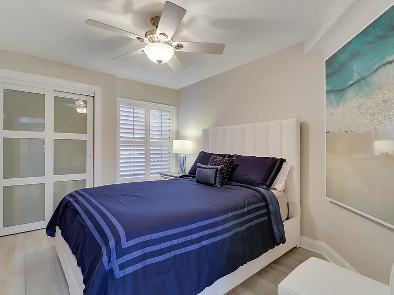 515 Bay Colony Dr N — Photo 32