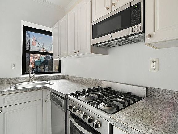 5th image of 17 Greenwich Ave APT 2R
