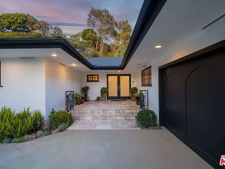9023 Alto Cedro Dr — Photo 3
