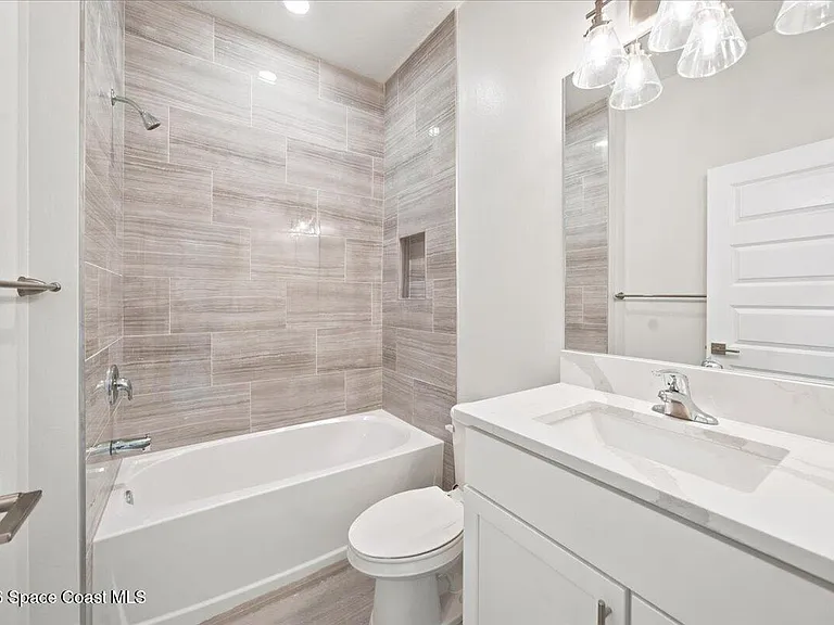 407 Cellini Ave NE — Photo 49