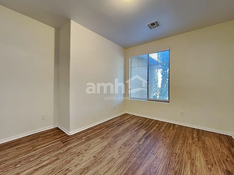 17578 W Ironwood St — Photo 10