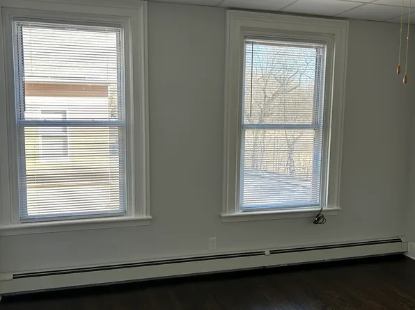 304 Caroline St APT 3, Derby, CT 06418