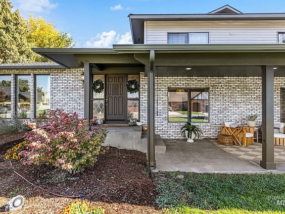 2nd image of 1444 S Oriole Way