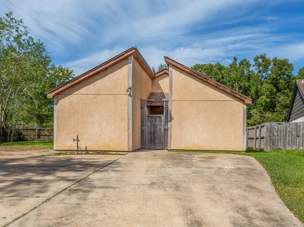 5386 Dawn Dr, Beaumont, TX 77706