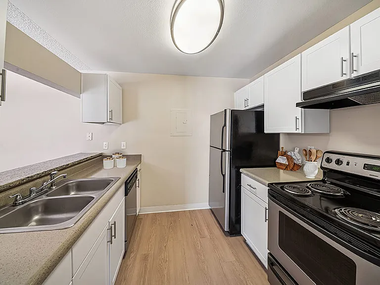 Rock Peak on Sunset Apartments — Photo 16