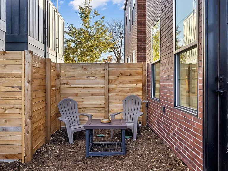 1476 Newton St — Photo 32