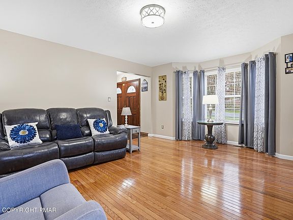 5th image of 49 Seneca Rd