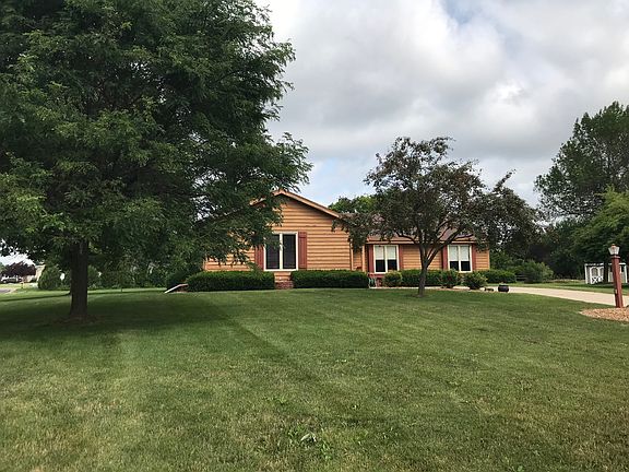 3rd image of W163N10951 Friars Ct