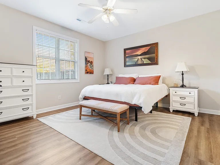 5006 Carleton Dr — Photo 15