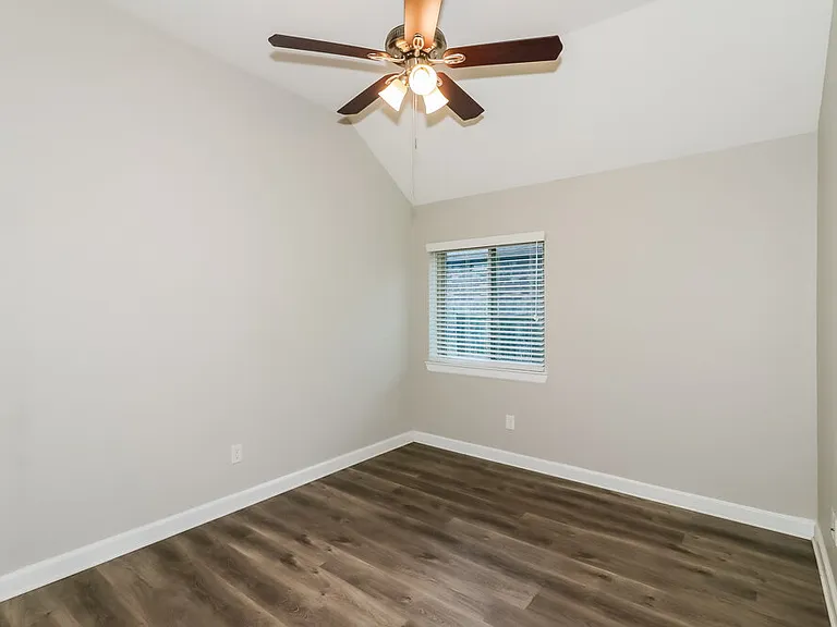 415 Rocky Briar Ct — Photo 14