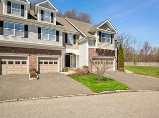 41 Park Place Cir UNIT 41, West Hartford, CT 06110