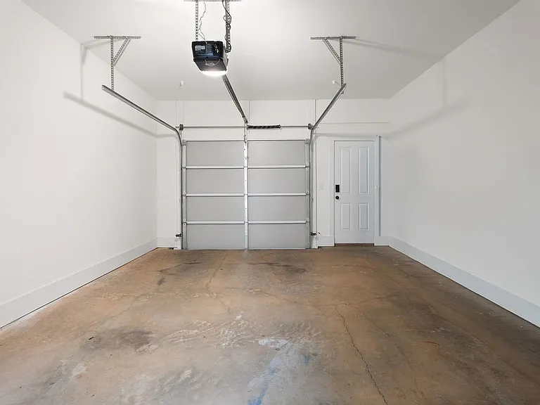 697 Pryor St SW — Photo 3