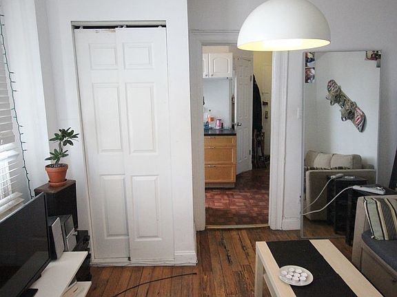 4th image of 287 Bedford Ave