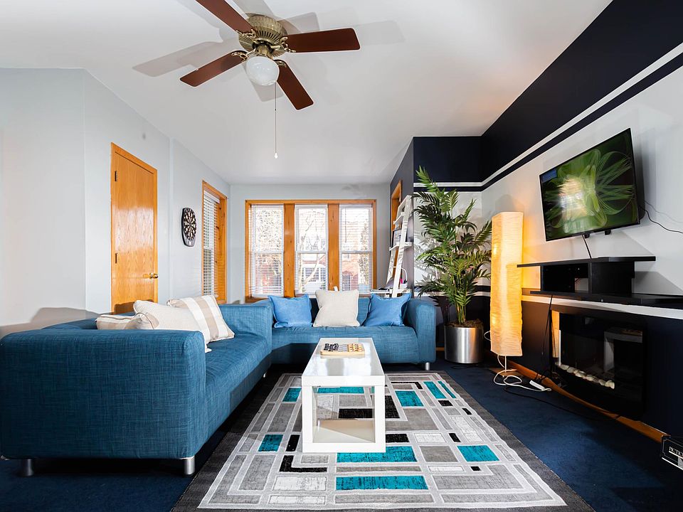 1st image of 5424 N Sawyer Ave Floor 1