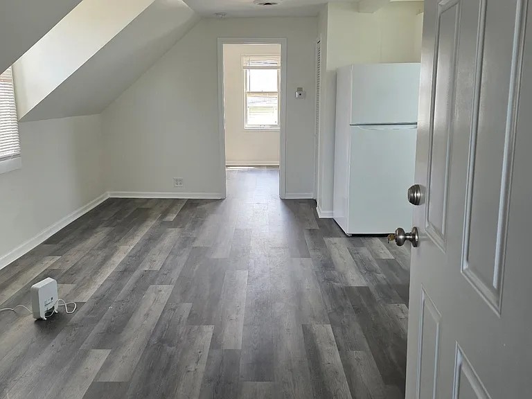 187 E 25th St #2 — Photo 2