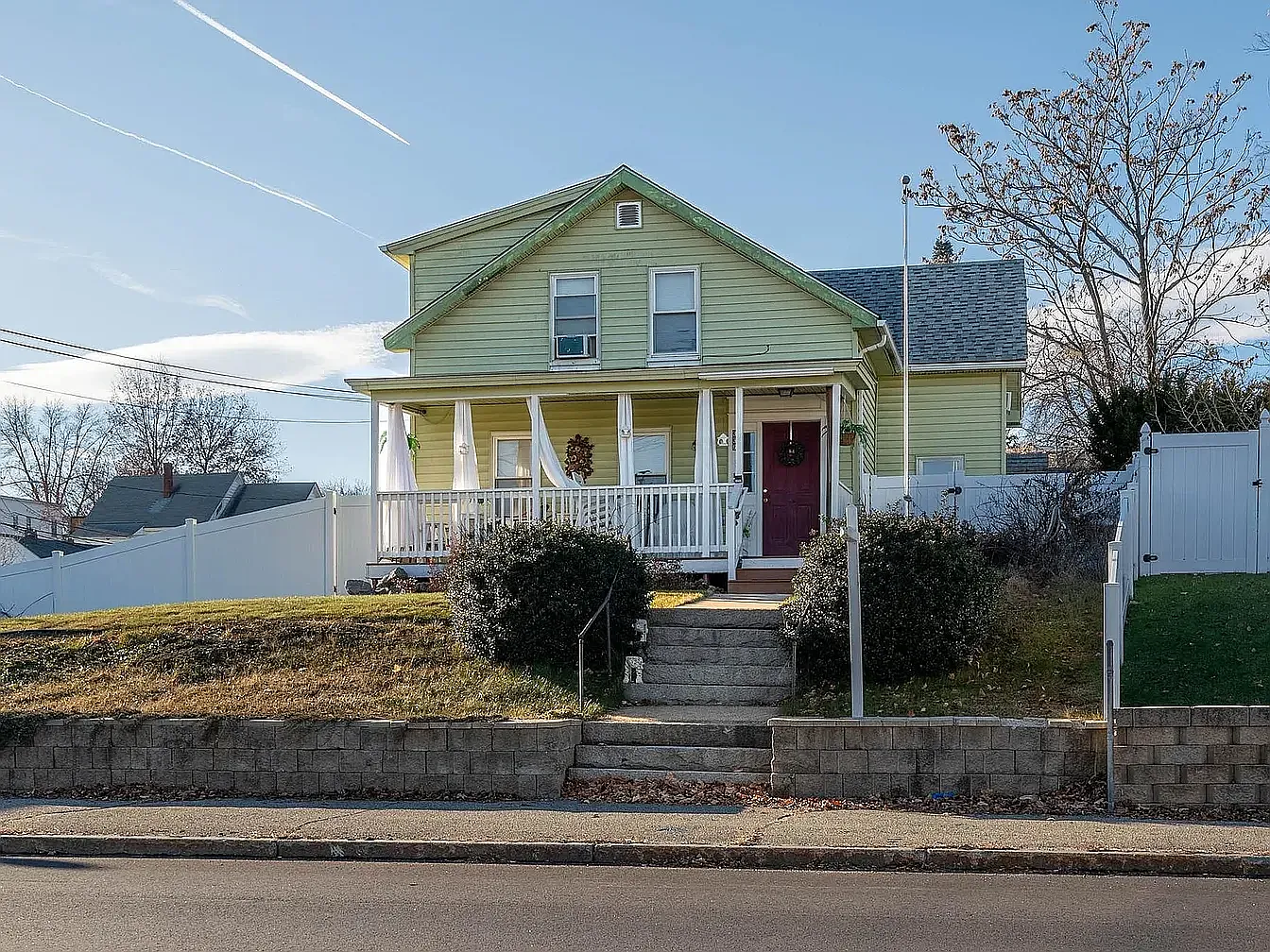 3 bed, 1200 sqft, $2,500 — Photo 3